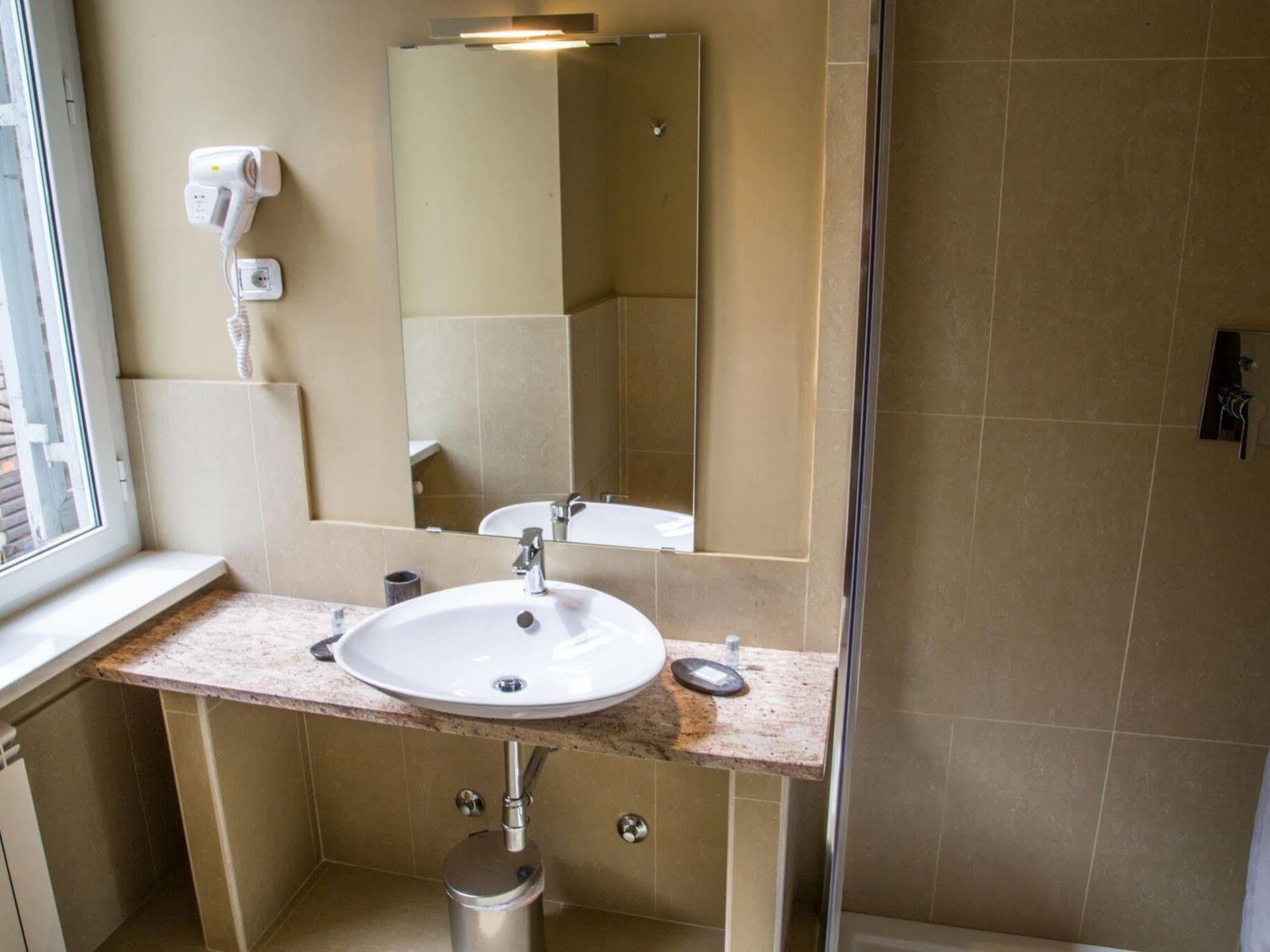 Cavour Forum Suites Рим Экстерьер фото